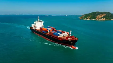 Large Container Ship Navigating Coastal Waters Near Si Racha Chonburi Thail.. Stock-Fotos