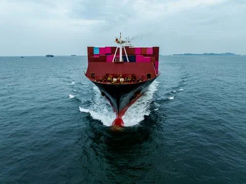 Large Container Ship Navigating Open Sea Near Si Racha Chonburi Thailand Wi.. Stock-Fotos
