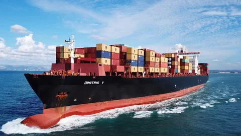 Large container ship at sea - Aerial footage Vidéo 81802227