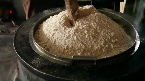 Large cooking pot Vídeos de archivo 27673022