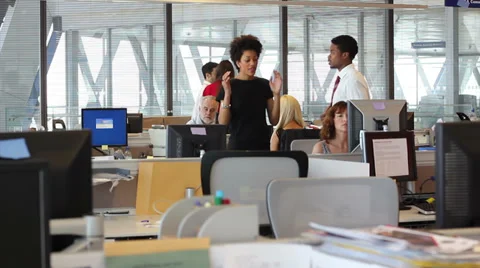 Large corporate office with groups of staff in meetings. High quality HD video Vídeo Stock 32742525