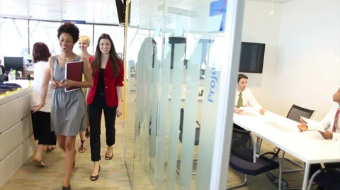 Large corporate office with groups of staff in meetings. High quality HD video Stock-Footage 32743983