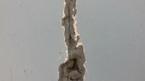 Large crack on exterior wall in need of repair. 4k HD Stock-Footage 171273433