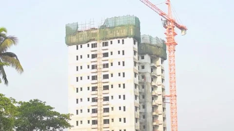 Large crane at an under construction residential high rise building. Vidéo 240074081