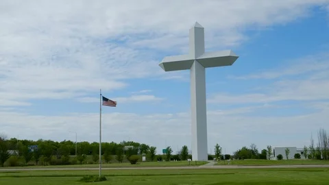 Large Cross in Effingham, Illinois Video stock 108228895
