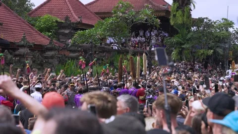 Large Crowd Gathers for Ngaben Procession Parade in Bali Video stock 333025340