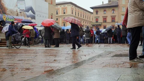 A large crowd listen to a speech against Salvini's politics Stock Footage 102232580
