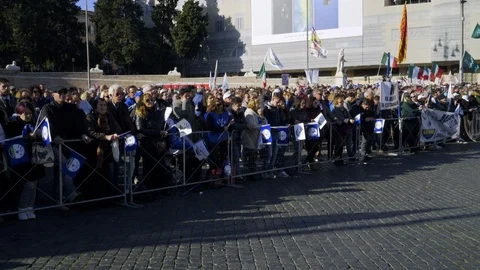 A large crowd listens to Salvini's speech Stock Footage 99752227