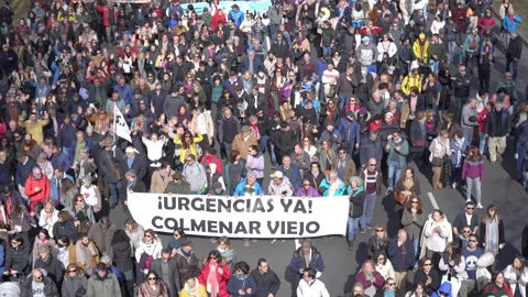 Large crowd marches supporting public health service, Madrid, 4K 스톡 동영상 233646107