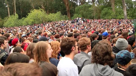 Large Crowd Outdoors Video stock 884095