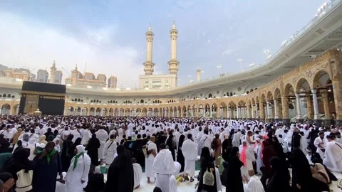 A large crowd of pilgrims dressed in white ihram clothing gathered at the Grand Stock Footage 346890403