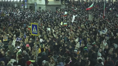 A large crowd of protesters moves to protest in downtown Sofia 스톡 동영상 324556711