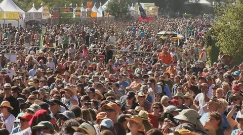 LARGE CROWD AT ROCK CONCERT Video stock 22323819