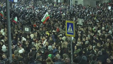 A large crowd of young protesters moves to protest in downtown Sofia Vídeos de archivo 324557151