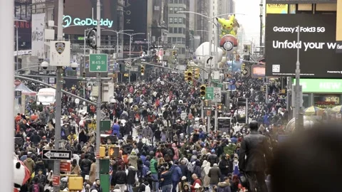 Large crowds on Times Square in NYC. Huge crowd in New York on Thanksgiving Stock Footage 200778913