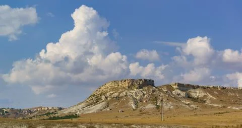 Large Cumulus cloud over the White Rock (AK-Kaya) in the Crimea Stock-Fotos