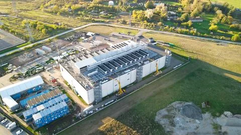 Large data center building construction in countryside during sunset Stock-Fotos