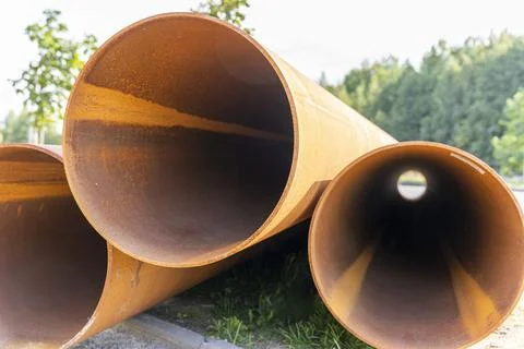 Large diameter pipes, Large rusty metal pipes 스톡 사진