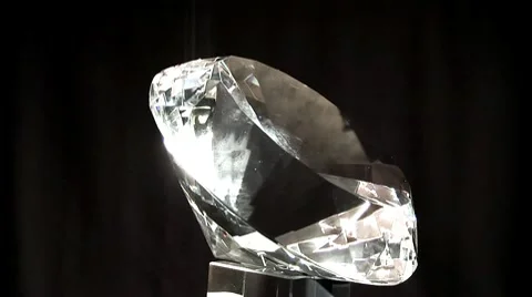 Large diamond revolves Vidéo 10715039