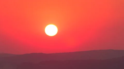 Large Disk of the setting sun. Timelapse. Stock-Footage 92200405
