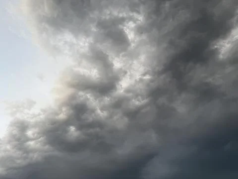 Large Dramatic Storm Cloud With Bright Edge Stock-Fotos