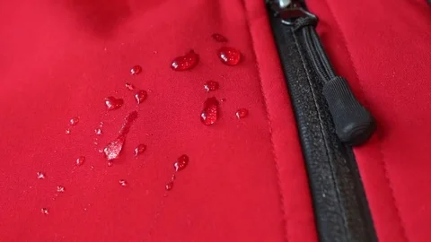 Large drops of water on waterproof clothes. zippers pocket fastener Vidéo 78102537