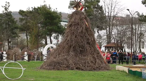 A large effigy of Maslenitsa Stock Footage 67362946