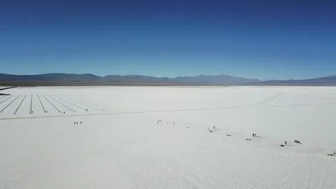 A large, empty desert with a blue sky in the background Foto stock