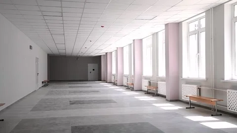 Large empty hallway Vidéo 255444930