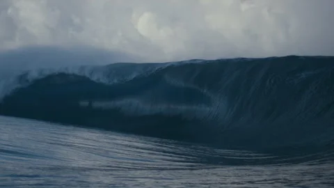 Large empty ocean wave ready for surfing. Stock Footage 169056846