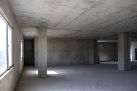 A large empty room with a lot of space and no furniture Stock-Fotos
