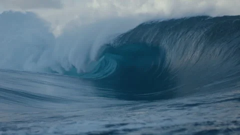 Large empty wave at Teahupo'o ready for surfing. Stock Footage 169053670