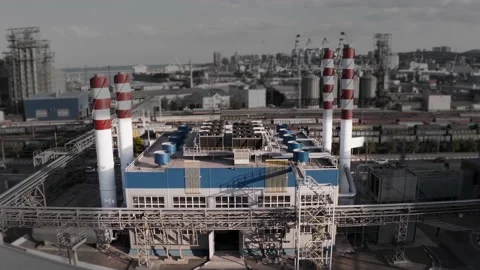 Large energy complex that generates electricity with the help of turbines. 動画素材 212384202