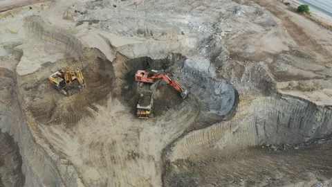 Large Excavator Digging dirt 스톡 동영상 150607401