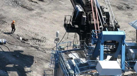 A large excavator loads Stock Footage 63359928