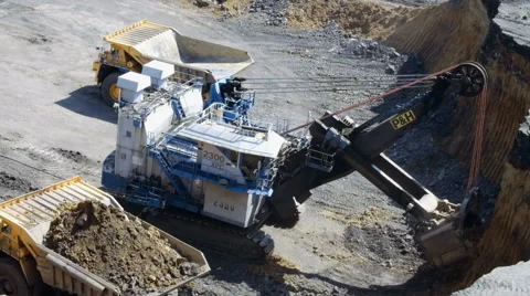 A large excavator loads Stock Footage 63361154