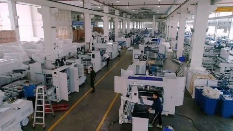 A large factory for the production of machine tools. Interior of a large factory Vidéo 112887518