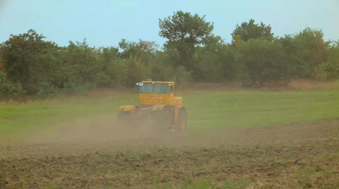 Large farm tractor Stock Footage 862351