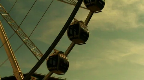 Large ferris wheel at a funfair 1 Stock-Footage 651477