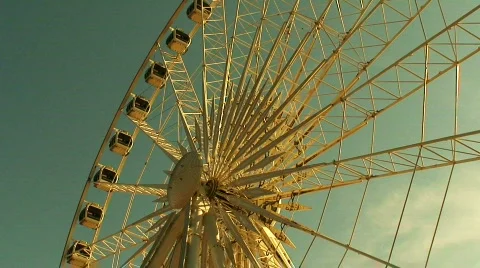 Large ferris wheel at a funfair 3 Video stock 651492
