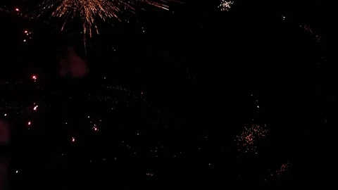 Large fireworks of various colors Vidéo 250841325