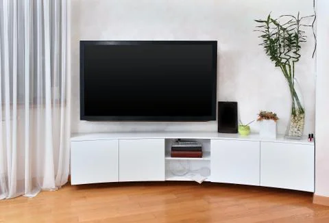 Large flat screen TV in modern interior living room Foto stock