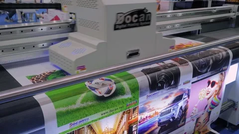 Large format UV digital flatbed printer prints colorful promotional material Vidéo 344319441