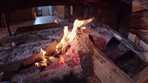 Large frying pan over an open fire 库存影片 255798745