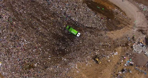 Large garbage mountain, a city dump. 스톡 동영상 171351441