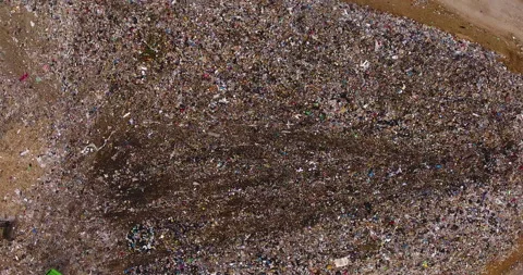 Large garbage mountain, a city dump. 스톡 동영상 171351702