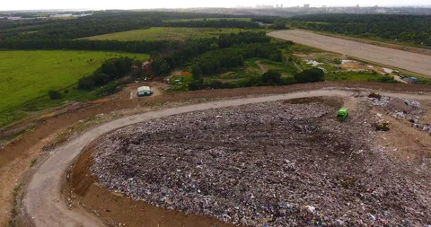 Large garbage mountain, a city dump. 스톡 동영상 171353313