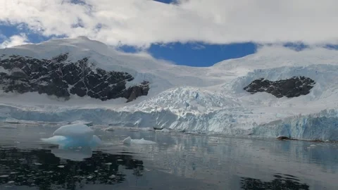 Large glacier of one of islands on west side of Antarctic Peninsula, Antarctica Видео 335291230