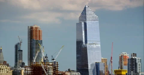 Large glass skyscraper and construction site along New York City skyline Stock Footage 67280758