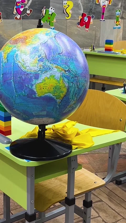 A large globe in the foreground in a school classroom. Stock Footage 311974654